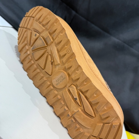 TAN  FUR PLATFORM SLIPPERS - Picture 3 of 6